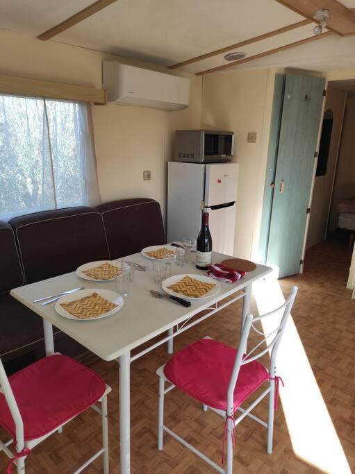 Mobil-Home Dans Un Beau Cadre A 15 Km Des Plages. Люнель Экстерьер фото